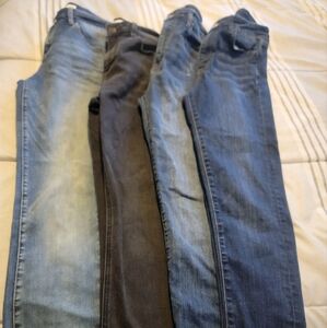 4 pairs of Vervet jeans...Excellent condition!